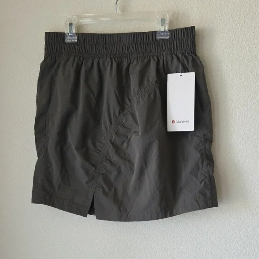 LULULEMON high rise mini skirt army green rouched w/ pockets Sz M NEW Athleisure